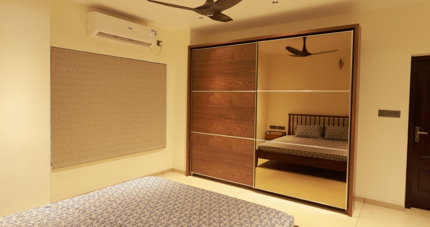 Veneer wardrobe with natural wood grain and polished finish.